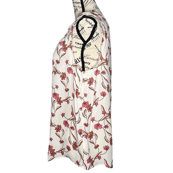 41Hawthorn MEDIUM Hannah Blouse - Stitch Fix Sleeveless V-Neck Floral Top - Picture 3 of 13